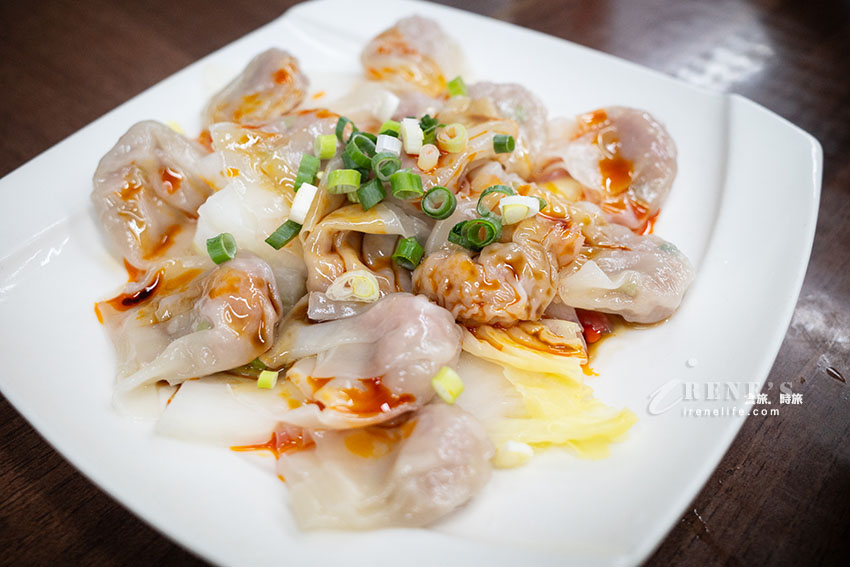 餐點品項多到爆的西門町麵食館，海鮮麵150元料多湯鮮美，牛肉麵肉多且大塊