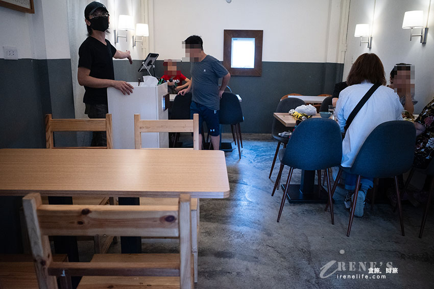 金山老街隱密的紅磚古厝海味小食堂,漁夫炸海鮮超大一盤,小卷會噴汁要注意 金山老街隱密的紅磚古厝海味小食堂,漁夫炸海鮮超大一盤,小卷會噴汁要注意