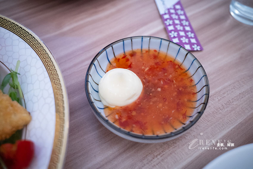 金山老街隱密的紅磚古厝海味小食堂,漁夫炸海鮮超大一盤,小卷會噴汁要注意 金山老街隱密的紅磚古厝海味小食堂,漁夫炸海鮮超大一盤,小卷會噴汁要注意