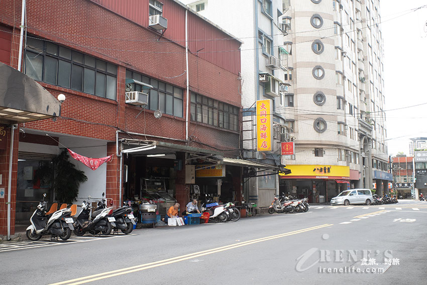 生意好到爆的江子翠熱炒海鮮店,點一大桌還打包外帶才3000元,根本兩人份的什錦湯麵100元 生意好到爆的江子翠熱炒海鮮店,點一大桌還打包外帶才3000元,根本兩人份的什錦湯麵100元