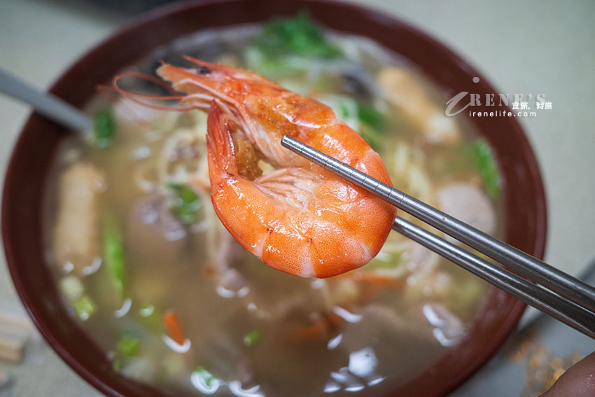 生意好到爆的江子翠熱炒海鮮店,點一大桌還打包外帶才3000元,根本兩人份的什錦湯麵100元 生意好到爆的江子翠熱炒海鮮店,點一大桌還打包外帶才3000元,根本兩人份的什錦湯麵100元