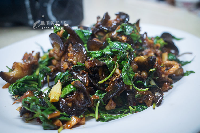 生意好到爆的江子翠熱炒海鮮店,點一大桌還打包外帶才3000元,根本兩人份的什錦湯麵100元 生意好到爆的江子翠熱炒海鮮店,點一大桌還打包外帶才3000元,根本兩人份的什錦湯麵100元