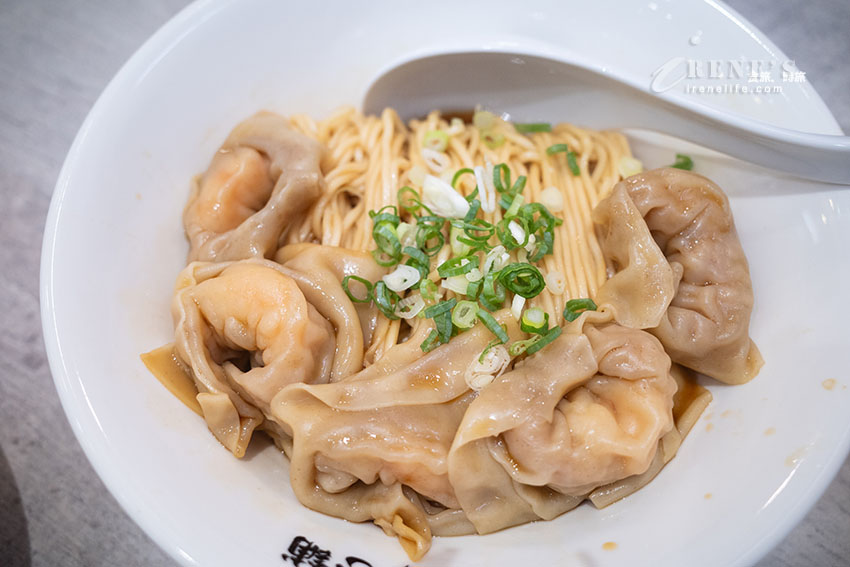新莊平替版鼎泰豐,排骨炒飯、紅油抄手、擔擔麵等經典麵食,餐館乾淨舒適 新莊平替版鼎泰豐,排骨炒飯、紅油抄手、擔擔麵等經典麵食,餐館乾淨舒適