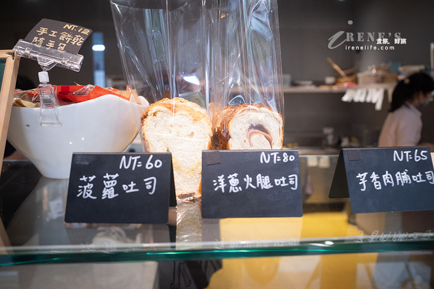 蘆洲也買得到日本火紅的生乳甜甜圈囉!提供內用想吃個下午茶也沒問題 蘆洲也買得到日本火紅的生乳甜甜圈囉!提供內用想吃個下午茶也沒問題