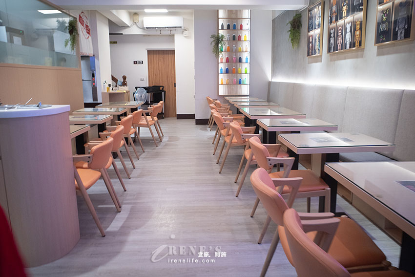 近林口三井outlet的好吃麵食館，水餃、炸醬麵都不錯，雲吞皮薄餡飽滿吃的到蝦肉