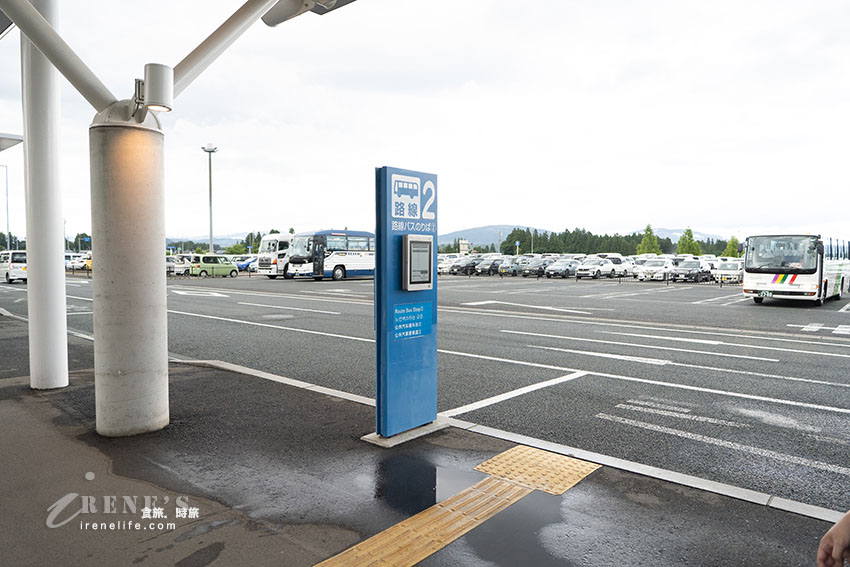 小而充滿人情味的花卷機場，機場巴士、租車、伴手禮店、餐廳介紹