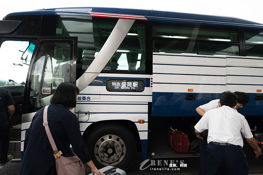 小而充滿人情味的花卷機場，機場巴士、租車、伴手禮店、餐廳介紹
