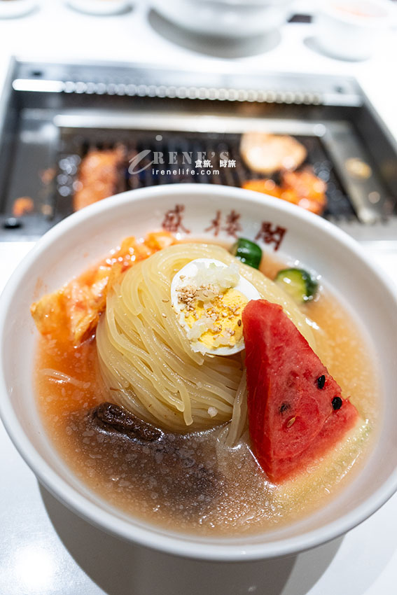 盛岡必吃美食,冷麵配燒肉!盛岡車站前人氣超夯餐廳,從二樓一路排到一樓人行道 盛岡必吃美食,冷麵配燒肉!盛岡車站前人氣超夯餐廳,從二樓一路排到一樓人行道