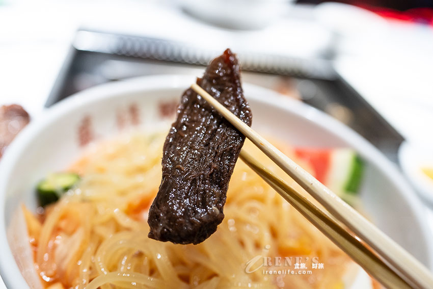 盛岡必吃美食,冷麵配燒肉!盛岡車站前人氣超夯餐廳,從二樓一路排到一樓人行道 盛岡必吃美食,冷麵配燒肉!盛岡車站前人氣超夯餐廳,從二樓一路排到一樓人行道