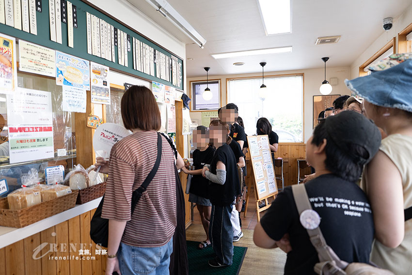 盛岡人最愛的在地麵包店,長型餐包夾入沉甸甸的內餡,多達數十種口味讓人點餐超猶豫 盛岡人最愛的在地麵包店,長型餐包夾入沉甸甸的內餡,多達數十種口味讓人點餐超猶豫