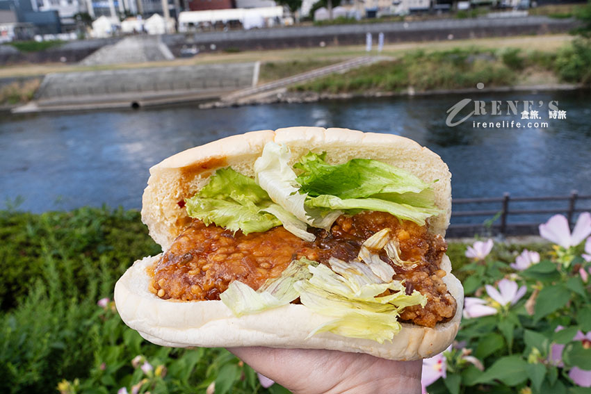 盛岡人最愛的在地麵包店,長型餐包夾入沉甸甸的內餡,多達數十種口味讓人點餐超猶豫 盛岡人最愛的在地麵包店,長型餐包夾入沉甸甸的內餡,多達數十種口味讓人點餐超猶豫