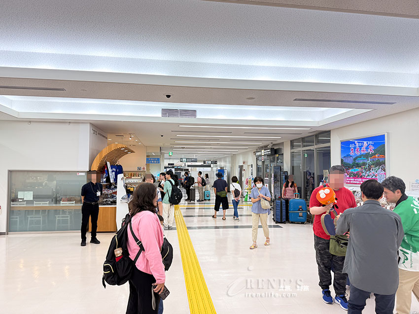 小而充滿人情味的花卷機場，機場巴士、租車、伴手禮店、餐廳介紹
