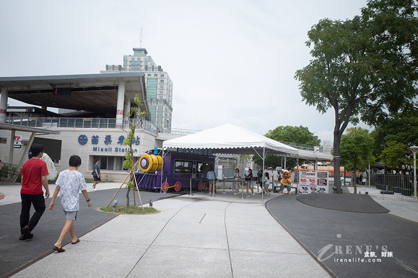 苗栗火車頭與貓咪相結合,壯觀的鐵道文物展示館,還可以搭小火車遊園區 苗栗火車頭與貓咪相結合,壯觀的鐵道文物展示館,還可以搭小火車遊園區