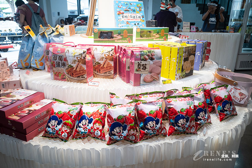 苗栗火車頭與貓咪相結合,壯觀的鐵道文物展示館,還可以搭小火車遊園區 苗栗火車頭與貓咪相結合,壯觀的鐵道文物展示館,還可以搭小火車遊園區