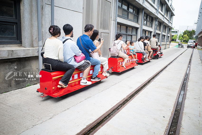 苗栗火車頭與貓咪相結合,壯觀的鐵道文物展示館,還可以搭小火車遊園區 苗栗火車頭與貓咪相結合,壯觀的鐵道文物展示館,還可以搭小火車遊園區