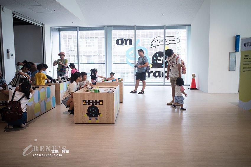 苗栗火車頭與貓咪相結合,壯觀的鐵道文物展示館,還可以搭小火車遊園區 苗栗火車頭與貓咪相結合,壯觀的鐵道文物展示館,還可以搭小火車遊園區