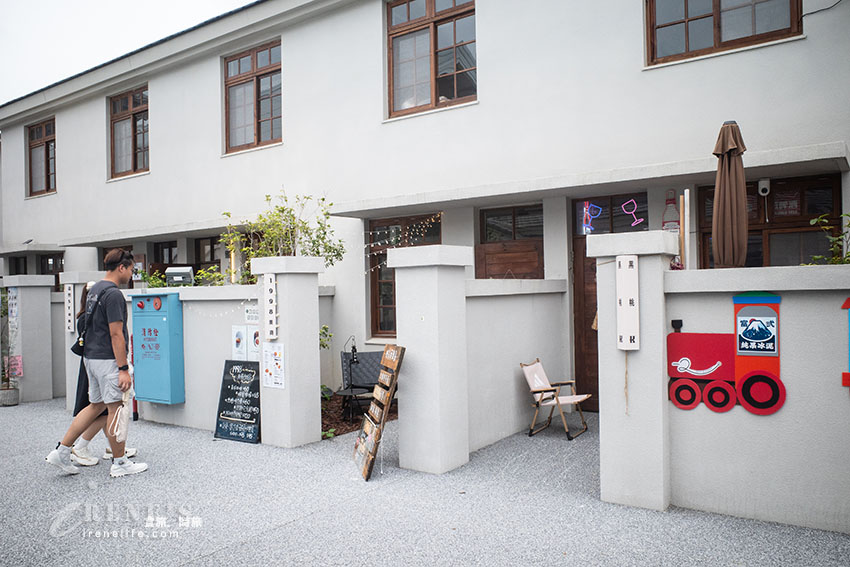 苗栗火車頭與貓咪相結合,壯觀的鐵道文物展示館,還可以搭小火車遊園區 苗栗火車頭與貓咪相結合,壯觀的鐵道文物展示館,還可以搭小火車遊園區