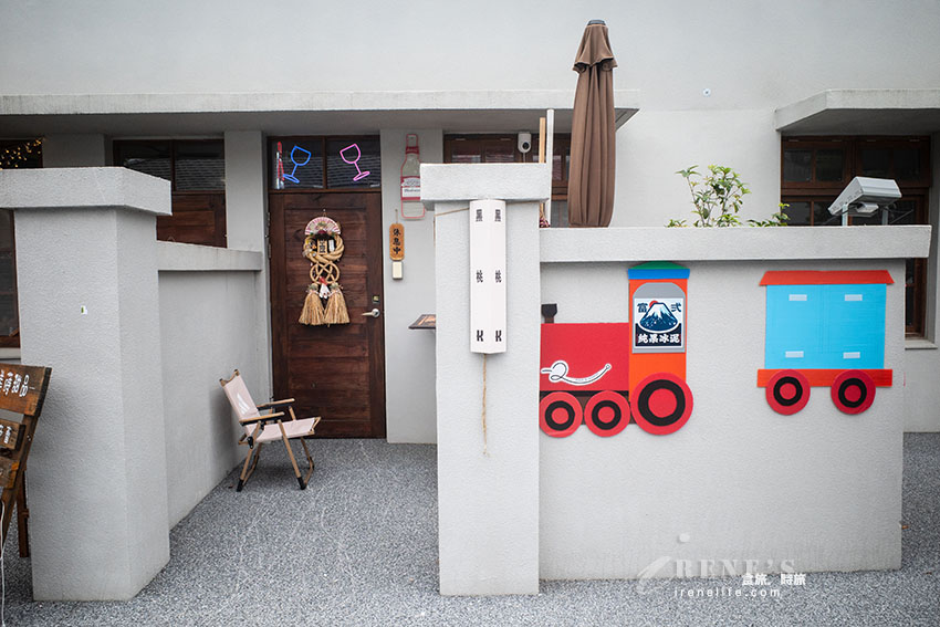 苗栗火車頭與貓咪相結合,壯觀的鐵道文物展示館,還可以搭小火車遊園區 苗栗火車頭與貓咪相結合,壯觀的鐵道文物展示館,還可以搭小火車遊園區