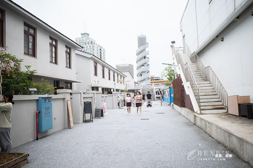 苗栗火車頭與貓咪相結合,壯觀的鐵道文物展示館,還可以搭小火車遊園區 苗栗火車頭與貓咪相結合,壯觀的鐵道文物展示館,還可以搭小火車遊園區