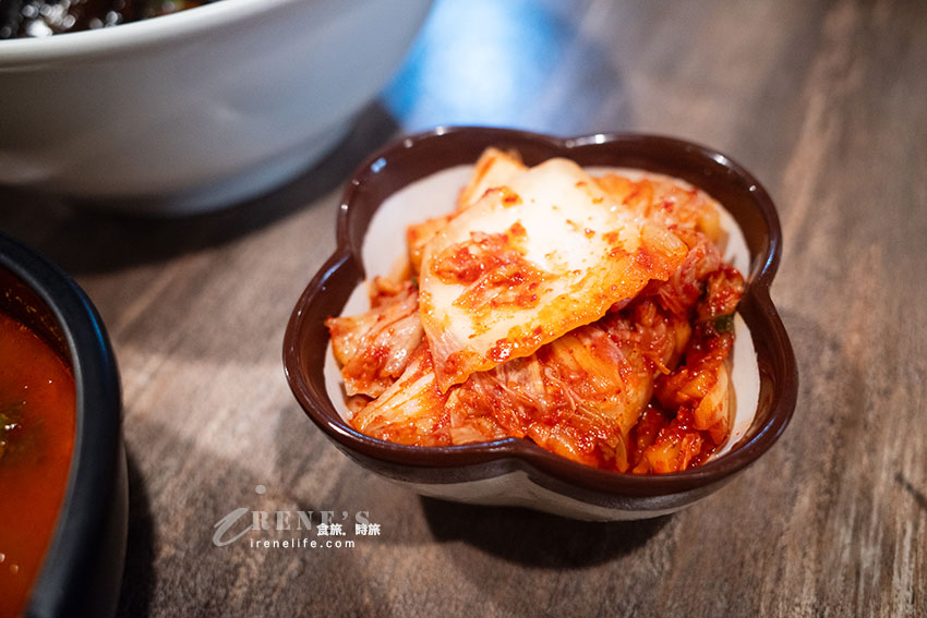 中山國中站超人氣韓式中華料理，份量十足飽到炸，半半麵一次能吃到炸醬麵跟炒碼麵