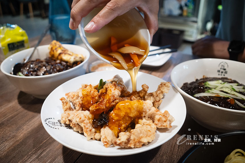 中山國中站超人氣韓式中華料理，份量十足飽到炸，半半麵一次能吃到炸醬麵跟炒碼麵