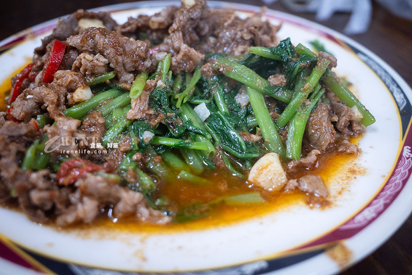 在地人才知道的淡水美食,全店只賣一種沙茶羊肉+白飯,內用外帶排到爆 在地人才知道的淡水美食,全店只賣一種沙茶羊肉+白飯,內用外帶排到爆