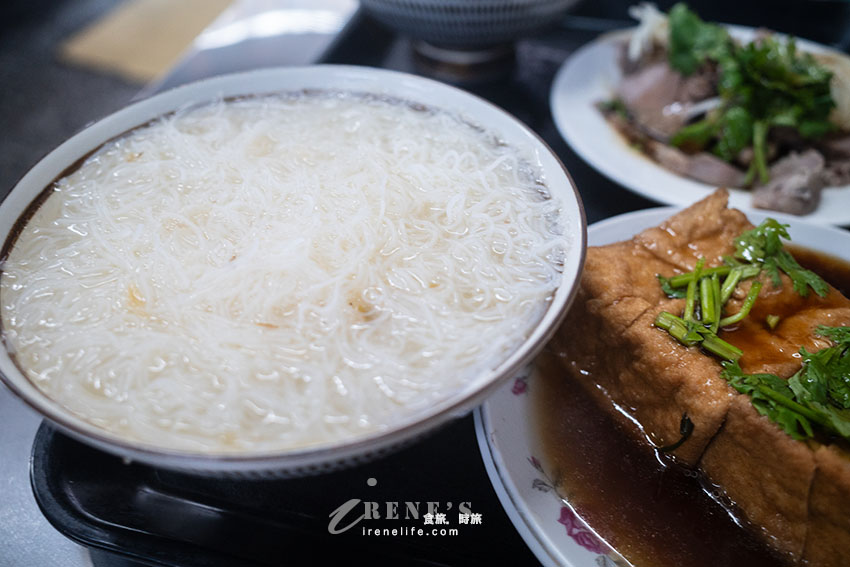 三重新開幕阿嬤ㄟ食堂米粉湯，罕見的細米粉不是粗米粉，搭配黑白切小菜好滿足
