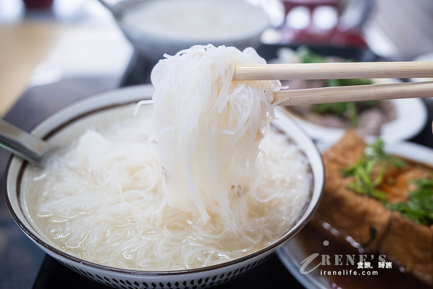 三重新開幕阿嬤ㄟ食堂米粉湯，罕見的細米粉不是粗米粉，搭配黑白切小菜好滿足
