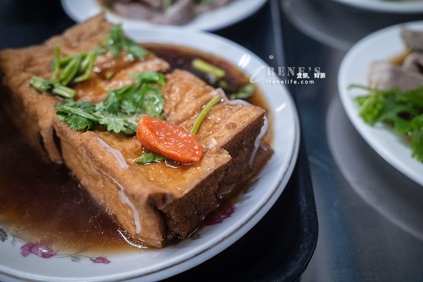 三重新開幕阿嬤ㄟ食堂米粉湯，罕見的細米粉不是粗米粉，搭配黑白切小菜好滿足