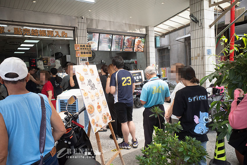 基隆三沙灣50年老店,500碗之一的在地美食,排隊人潮超誇張,才12點多豬腳就全售完 基隆三沙灣50年老店,500碗之一的在地美食,排隊人潮超誇張,才12點多豬腳就全售完