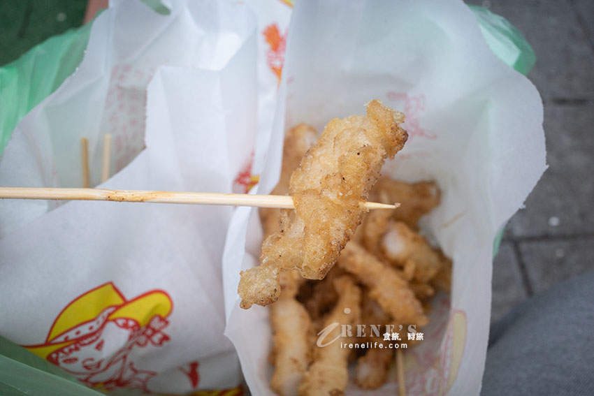 一開門就排隊的關渡市場鮮炸雞，五點不到就只剩雞翅，一隻20元皮薄肉多汁