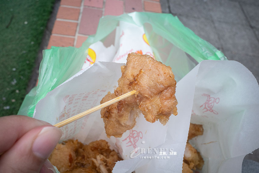 一開門就排隊的關渡市場鮮炸雞，五點不到就只剩雞翅，一隻20元皮薄肉多汁