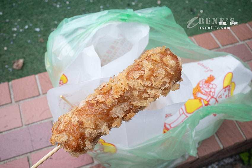 一開門就排隊的關渡市場鮮炸雞，五點不到就只剩雞翅，一隻20元皮薄肉多汁