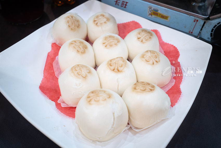 三峽性價比很高的甕仔雞餐廳，設有停車場，桌菜超划算但不推薦，雞油飯無限供應