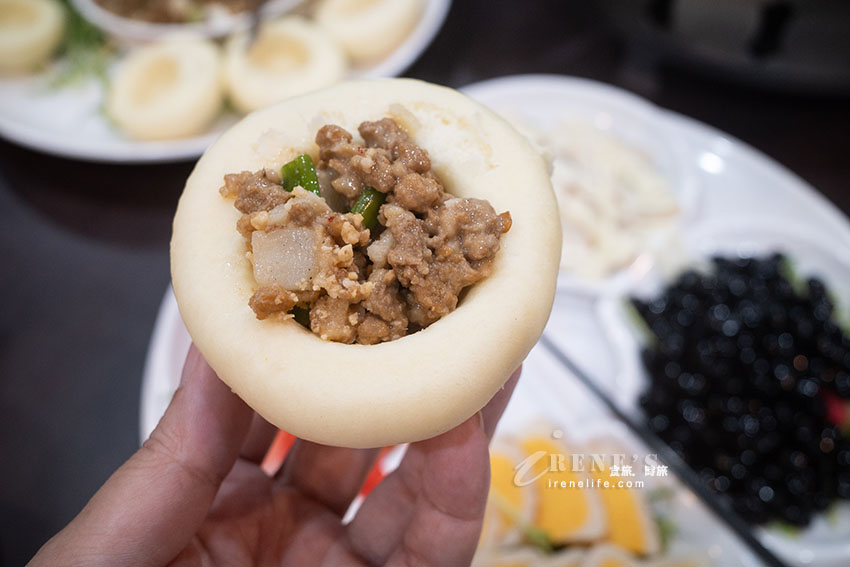 三峽性價比很高的甕仔雞餐廳，設有停車場，桌菜超划算但不推薦，雞油飯無限供應