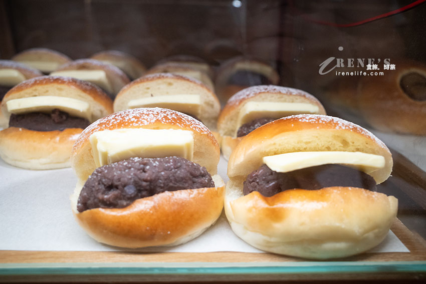 新光三越A11高質感麵包店,選用北海道以及台灣小農鮮乳、日本麵粉,楓糖香蔥可頌超炸餡 新光三越A11高質感麵包店,選用北海道以及台灣小農鮮乳、日本麵粉,楓糖香蔥可頌超炸餡