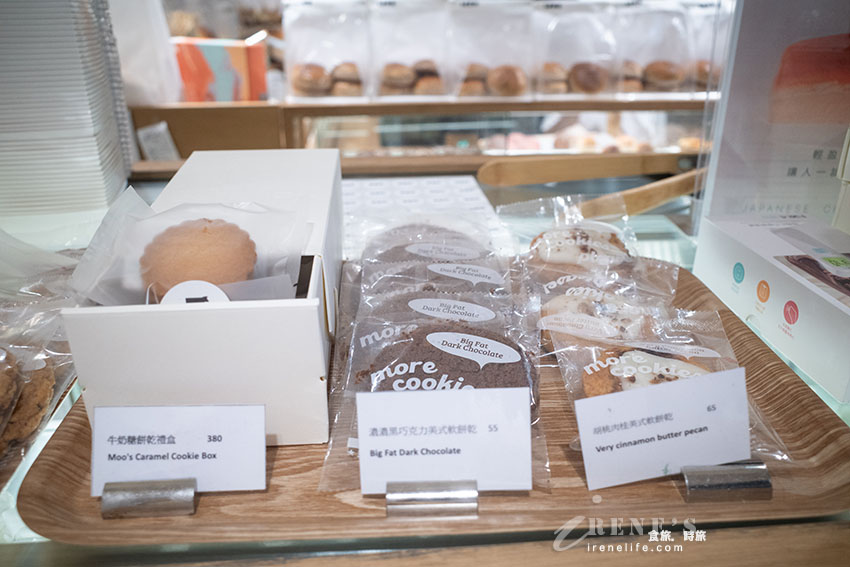 新光三越A11高質感麵包店,選用北海道以及台灣小農鮮乳、日本麵粉,楓糖香蔥可頌超炸餡 新光三越A11高質感麵包店,選用北海道以及台灣小農鮮乳、日本麵粉,楓糖香蔥可頌超炸餡