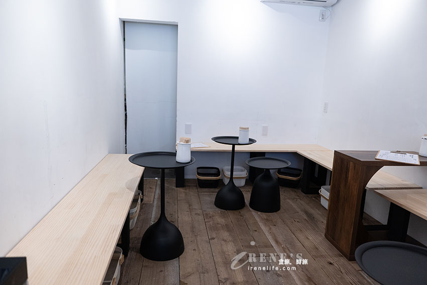 盛岡城跡公園前的手工冰淇淋店,光牛奶口味就有三種選擇,氛圍好輕鬆的小店 盛岡城跡公園前的手工冰淇淋店,光牛奶口味就有三種選擇,氛圍好輕鬆的小店