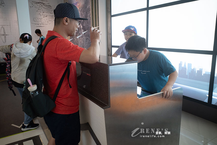 台中室內免費親子景點，有冷氣開放的飛航館，偽出國體驗，還能化身機師或空服員
