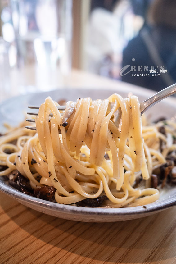 東區超強文青早午餐店，燉飯、義大利麵、漢堡選擇多，重點是樣樣都好吃