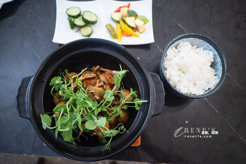懷舊眷村裡的茶香與蔬食香，現點現煮非料理包，居然有素食版的佛跳牆