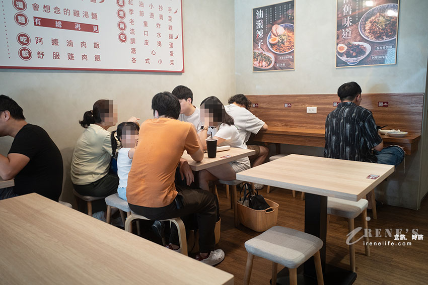 入選2025年500碗之一的老童小吃部，滷肉飯超好吃，舒服雞肉飯像台版的日式叉燒飯