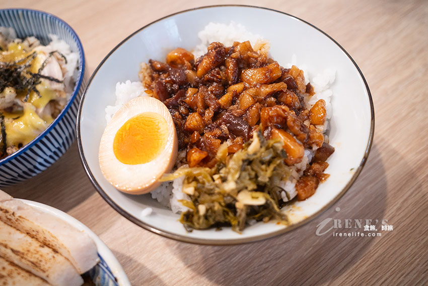 延伸閱讀：入選2025年500碗之一的老童小吃部，滷肉飯超好吃，舒服雞肉飯像台版的日式叉燒飯