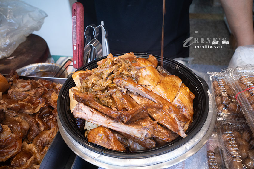 如小山般滿滿的滷味食材好壯觀,盒裝質感爆棚,自己品嚐或是宴客加菜都好看 如小山般滿滿的滷味食材好壯觀,盒裝質感爆棚,自己品嚐或是宴客加菜都好看