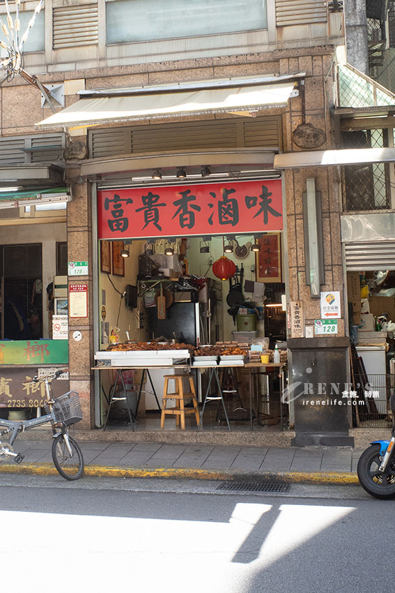如小山般滿滿的滷味食材好壯觀,盒裝質感爆棚,自己品嚐或是宴客加菜都好看 如小山般滿滿的滷味食材好壯觀,盒裝質感爆棚,自己品嚐或是宴客加菜都好看