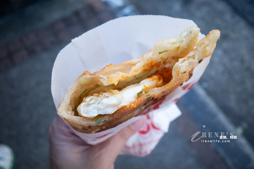 台北後站的排隊美食,無時無刻都在排,趁熱吃酥脆有咬勁超級讚,只是偏油一點 台北後站的排隊美食,無時無刻都在排,趁熱吃酥脆有咬勁超級讚,只是偏油一點