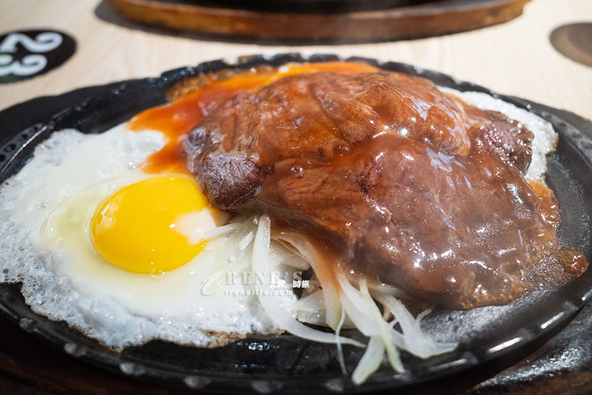 士林夜市平價牛排館,附酥皮濃湯、紅茶無限暢飲,點一排餐就能冰櫃自己挑一款冰品 士林夜市平價牛排館,附酥皮濃湯、紅茶無限暢飲,點一排餐就能冰櫃自己挑一款冰品