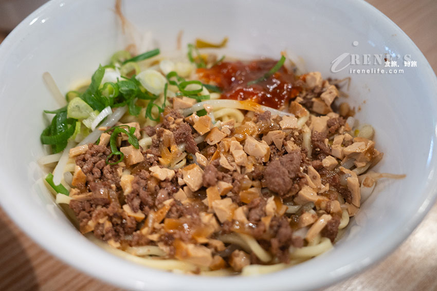 用親民的價格品嚐宜蘭在地特色小吃，人少也能方便享用，炒飯每日限量想吃請早