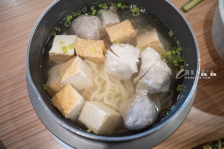 用親民的價格品嚐宜蘭在地特色小吃，人少也能方便享用，炒飯每日限量想吃請早