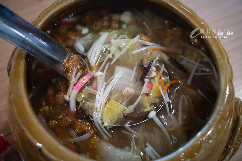 用親民的價格品嚐宜蘭在地特色小吃，人少也能方便享用，炒飯每日限量想吃請早